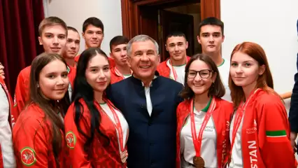Нижнекамские призеры чемпионата «Молодые профессионалы–2022» получили награды из рук Минниханова