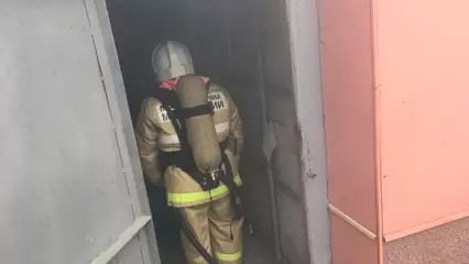 В Бугульме пожарные спасли из подвала бездомного