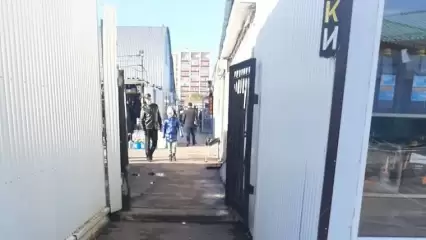 В Нижнекамске после жалоб горожан открыли вход на рынок - НТР 24