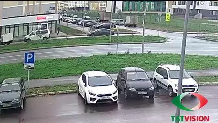 В алкомаркете, которым были обеспокоены родители нижнекамских школьников, разбили стекло - НТР 24