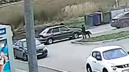 «Предлагал покататься»: в Нижнекамске гулявшего на улице мальчика напугал незнакомец на машине - НТР 24