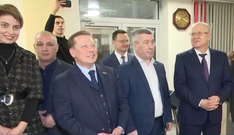 Депутаты Айдар Метшин и Олег Морозов посетили обновленную чувашскую гимназию в Нижнекамске