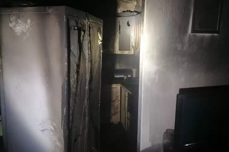 В квартире пенсионерки в Нижнекамске в 4 утра произошел пожар из-за холодильника