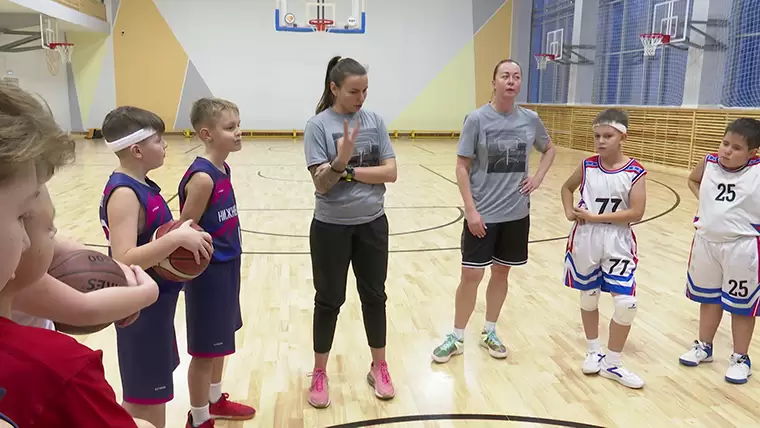 Экс-игроки сборной России по баскетболу провели мастер-класс для юных нижнекамцев
