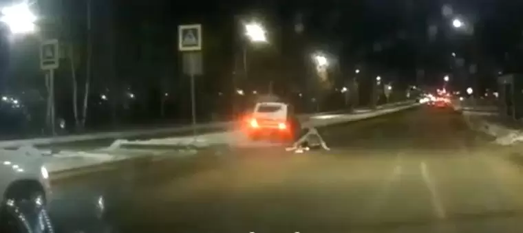 Момент наезда пьяного водителя «Нивы» на пешеходов в Нижнекамске попал на видео