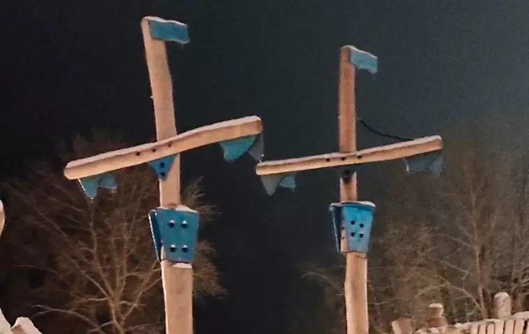 Нижнекамцу померещились кресты на игровой площадке на набережной