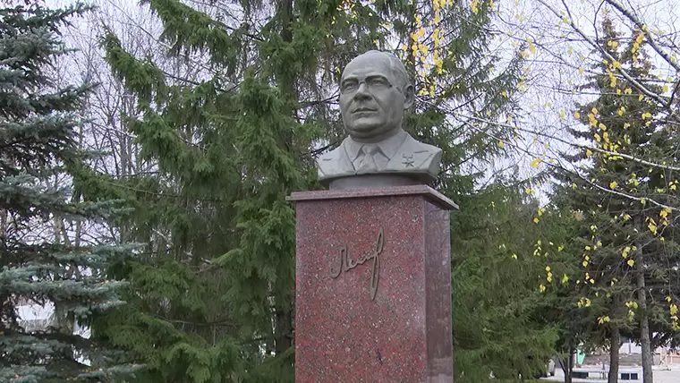 «Человек-эпоха»: в Нижнекамске почтили память первостроителя города Николая Лемаева