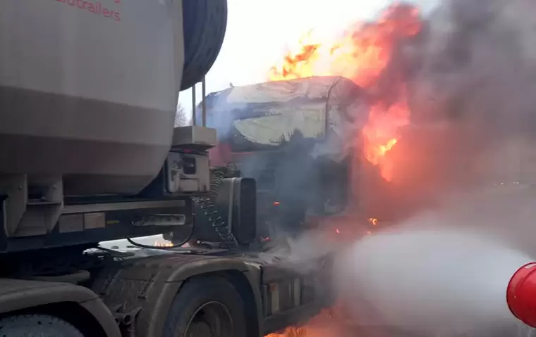 На М-7 в Татарстане загорелся грузовик