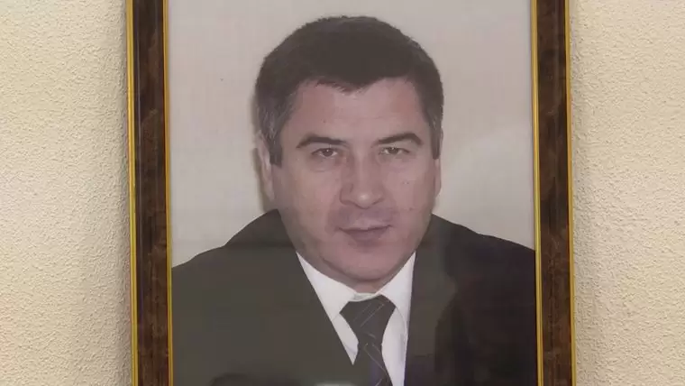 «Ушёл хороший человек»: в Нижнекамске провели день памяти экс-руководителя управления образования Рависа Шакирова
