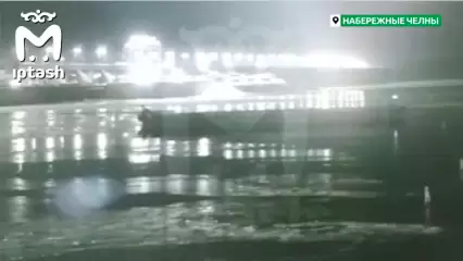 В сторону «Нижнекамской ГЭС» несёт неуправляемую баржу - НТР 24