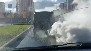 В Нижнекамске на видео сняли дымящийся автомобиль