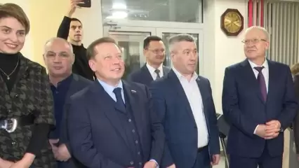 Депутаты Айдар Метшин и Олег Морозов посетили обновленную чувашскую гимназию в Нижнекамске