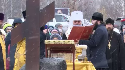 На въезде в Нижнекамск заложили первые камни под строительство православного храма и мечети