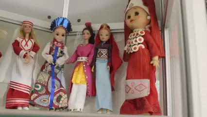Это вам не игрушки: в Нижнекамске открылась выставка кукол «Национальные костюмы народов Поволжья»