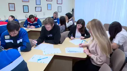 Работники «Нижнекамскнефтехима» приняли участие во всероссийском экодиктанте - НТР 24