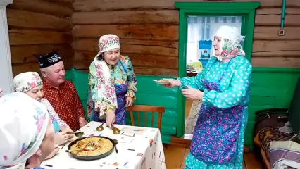 Жители Нижнекамского района показали, как татары в старину мыли деревянные дома