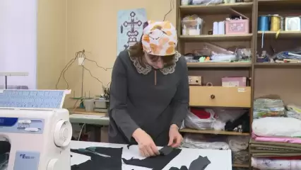 В Нижнекамске прихожане храма шьют термобелье для участников СВО - НТР 24