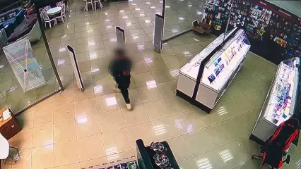 В Нижнекамске подросток-рецидивист из Челнов обокрал магазин техники почти на 100 тыс. рублей - НТР 24