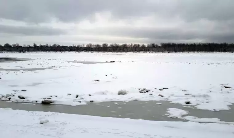 В Татарстане спасли уснувшего на неокрепшем льду рыбака