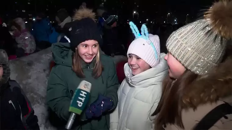 В Нижнекамске прошли открытия первых дворовых новогодних ёлок
