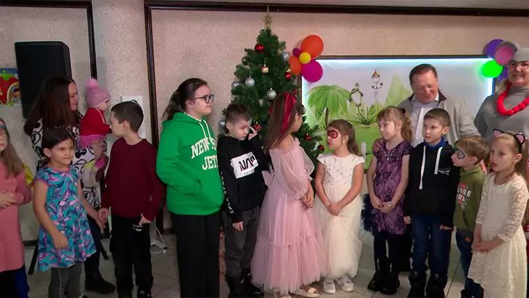 Депутат Госдумы РФ в Нижнекамске поздравил детей из семей мобилизованных