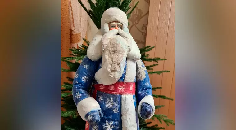 «Нашему за 50!»: нижнекамцы устроили в соцсетях перекличку раритетных Дедов Морозов