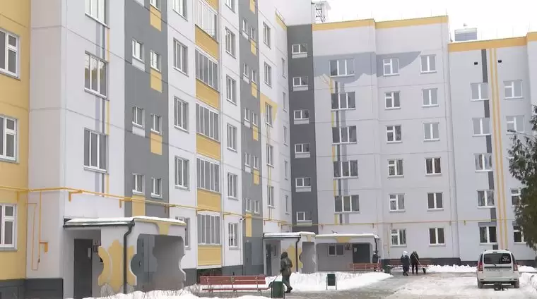 В Нижнекамске 27 сирот получили бесплатные квартиры в новостройке на пр. Химиков
