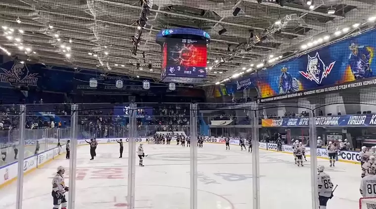 «Нефтехимик» одолел «Металлург» в домашнем матче КХЛ