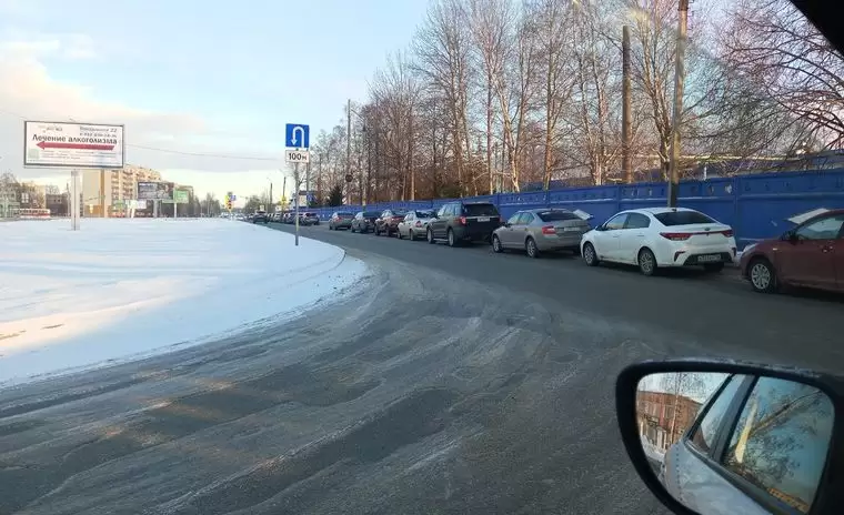 В Нижнекамске автомобилисты выстроились в огромную очередь за бензином