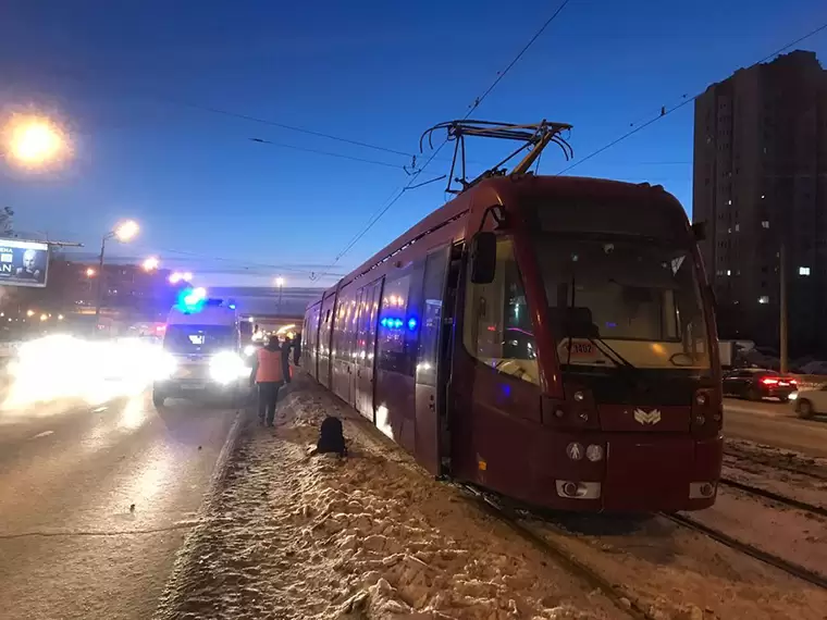В Казани из-за обледенения проводов на ходу задымился трамвай