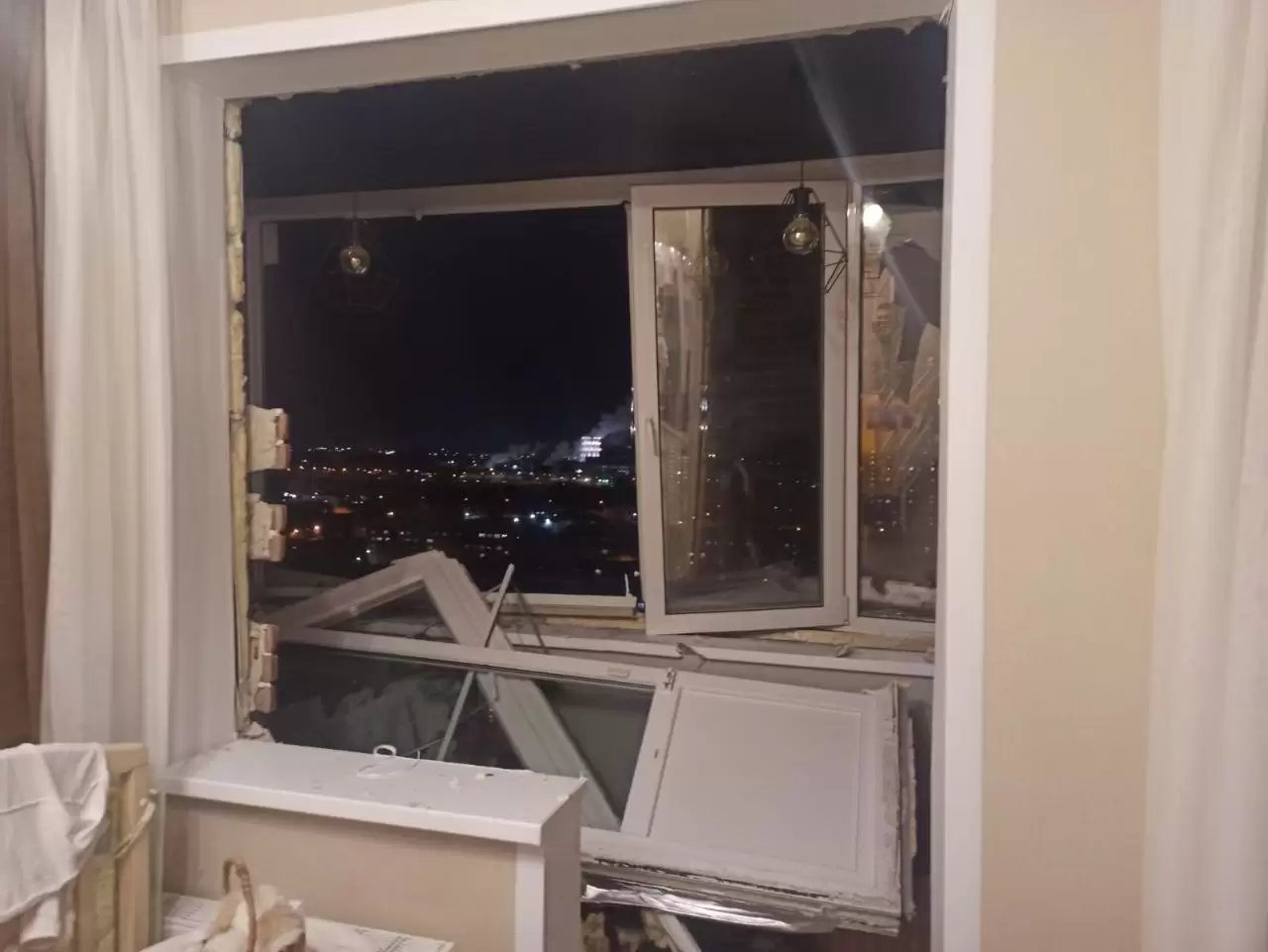 В Казани из-за взрыва самогонного аппарата в квартире выбило окна