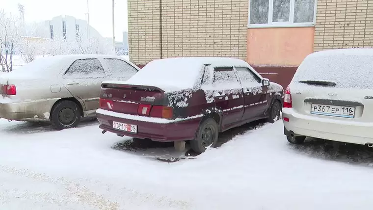 В Нижнекамске после смерти хозяина эвакуируют брошенный автомобиль