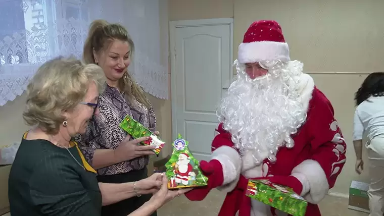 В рамках благотворительной акции НТР нижнекамцы собрали детям Донбасса новогодние подарки