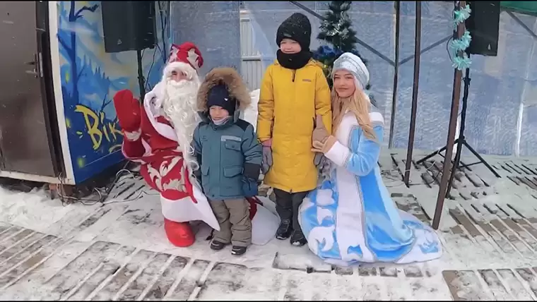 Дед Мороз со Снегурочкой поздравили детей-инвалидов из Нижнекамска с Новым годом