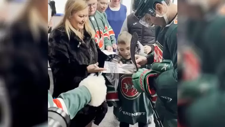 Руководство Татарстана помогло мальчику встретиться с хоккеистами «Ак Барса»