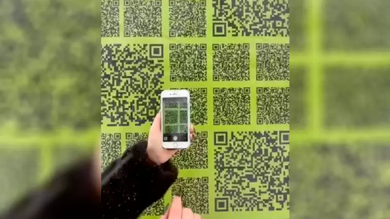В нижнекамском парке появилась необычная стена с QR-кодами