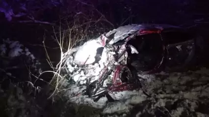 На М-7 в Татарстане иномарка влетела в фуру — есть погибшие