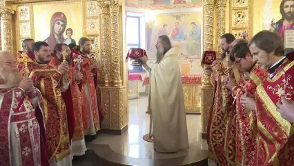 В Нижнекамске митрополит Кирилл провел первую службу в новом храме Рождества Христова