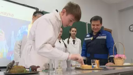 В двух школах Камских Полян при поддержке СИБУРа обновили кабинеты физики и химии