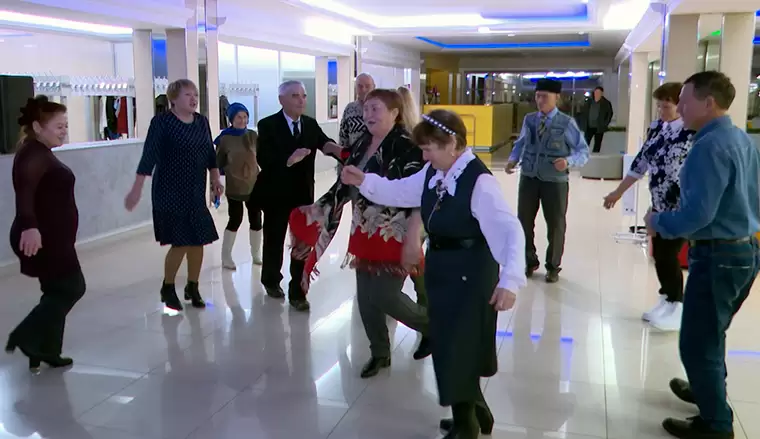 В Нижнекамске организовали вечеринки для пожилых людей
