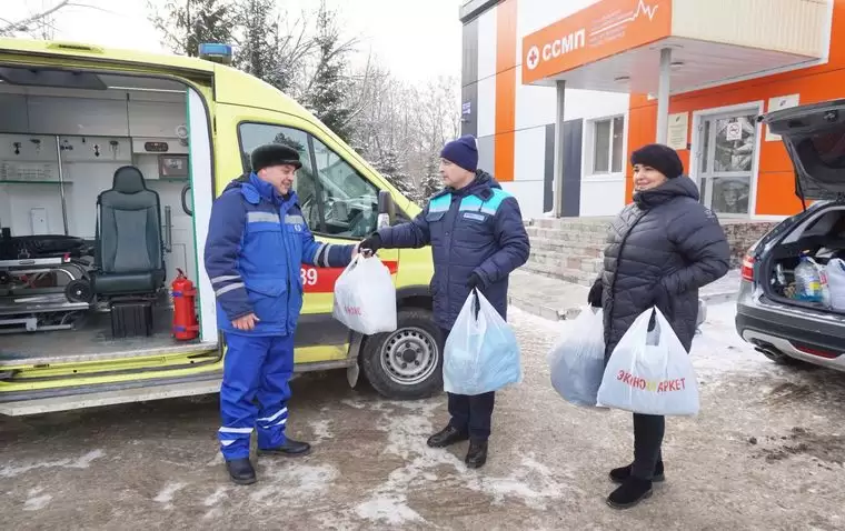 Нижнекамский водитель скорой помощи организовал сбор лекарств и вещей для госпиталя, где лечат раненых солдат