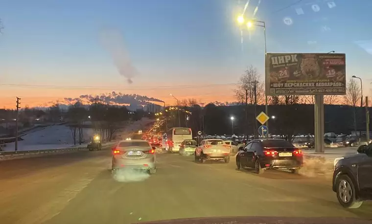 В Нижнекамске на Соболековской трассе из-за ДТП с грузовиком образовалась пробка