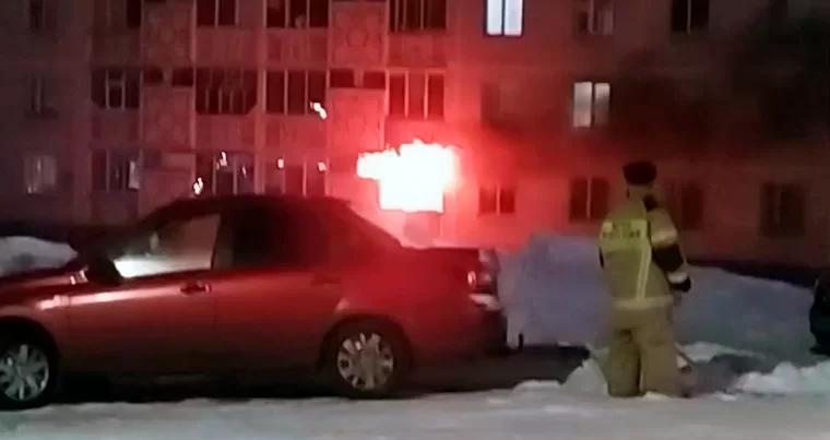 В Нижнекамском районе из горящей квартиры спаслись женщина с ребенком