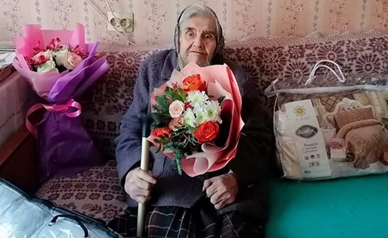 В Нижнекамске бабушка 27 внуков и правнуков отпраздновала 95-летний юбилей