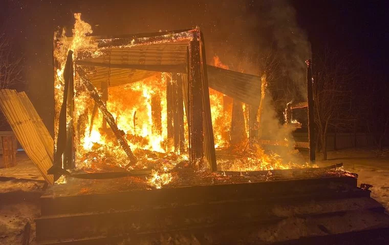 В Нижнекамском районе у 33-летней женщины сгорел дом