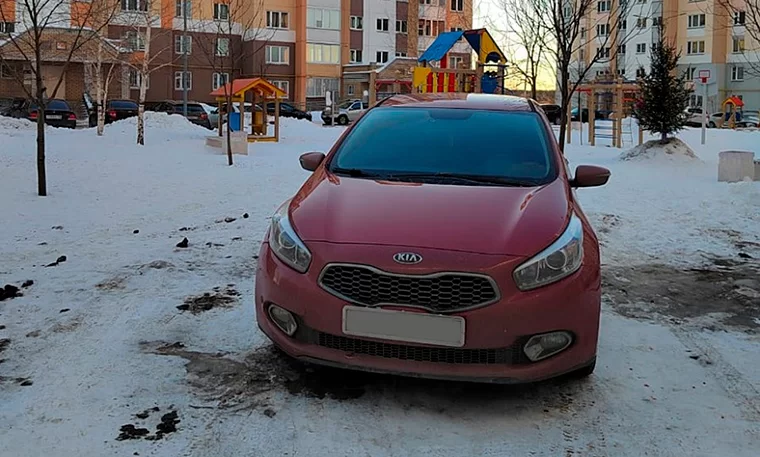 В Нижнекамске оштрафуют автовладельцев, парковавшихся на газонах и детских площадках