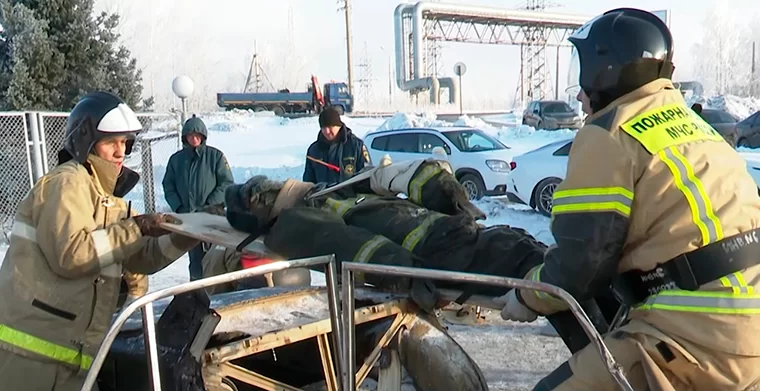 В Нижнекамске пожарные показали на соревнованиях свои навыки по спасению пострадавших в ДТП