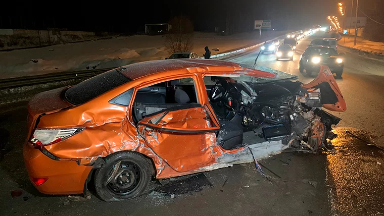 Травма головы, сотрясение и ушибы: в массовом ДТП в Нижнекамске пострадал водитель «Соляриса»