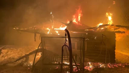 За выходные в Нижнекамском районе сгорели баня и сарай