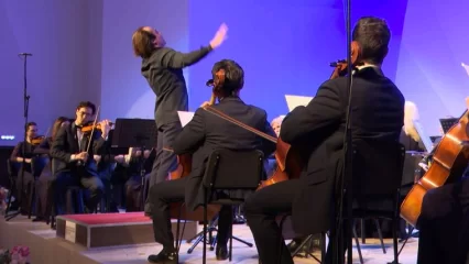 Ароматы французского импрессионизма: нижнекамцы оценили эмоциональную технику дирижера Национального оркестра Башкирии